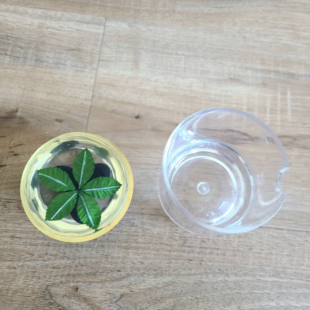 Vintage 1960-1970s Acrylic Lucite jam pot with 2 different design lids - Picture 10 of 15